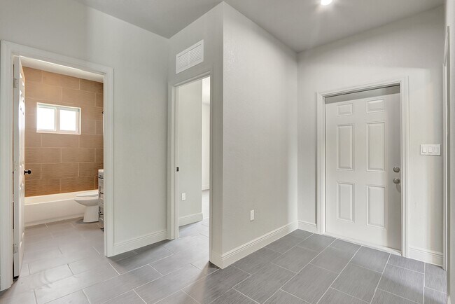 Entry - 707 NW 2nd Terrace