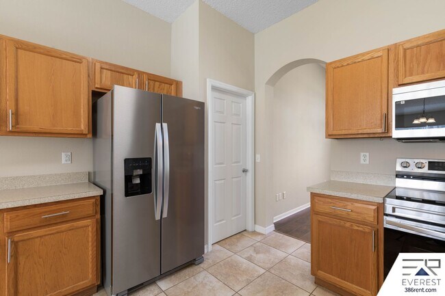 Building Photo - SPACIOUS 3/2/2 IN POPULAR PINE GROVE