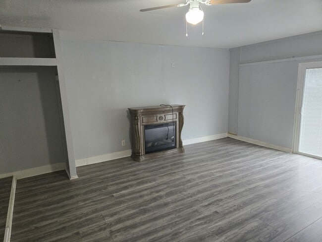 Building Photo - 5270 Wildwood Dr