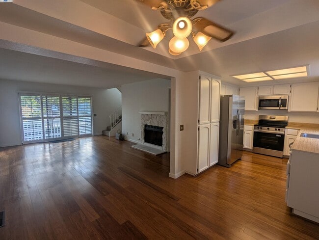 Building Photo - 744 Palomino Dr