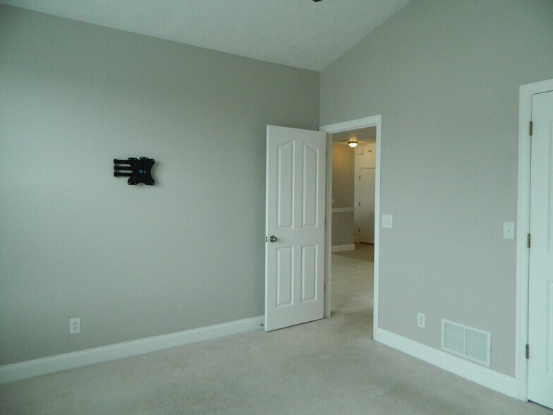 Bedroom - 248 Adams Pointe Blvd