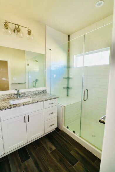 Building Photo - 2519 Golf Dr