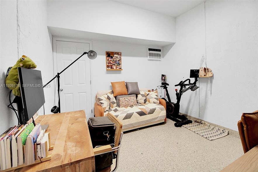 Building Photo - 2873 SE 24th Ave