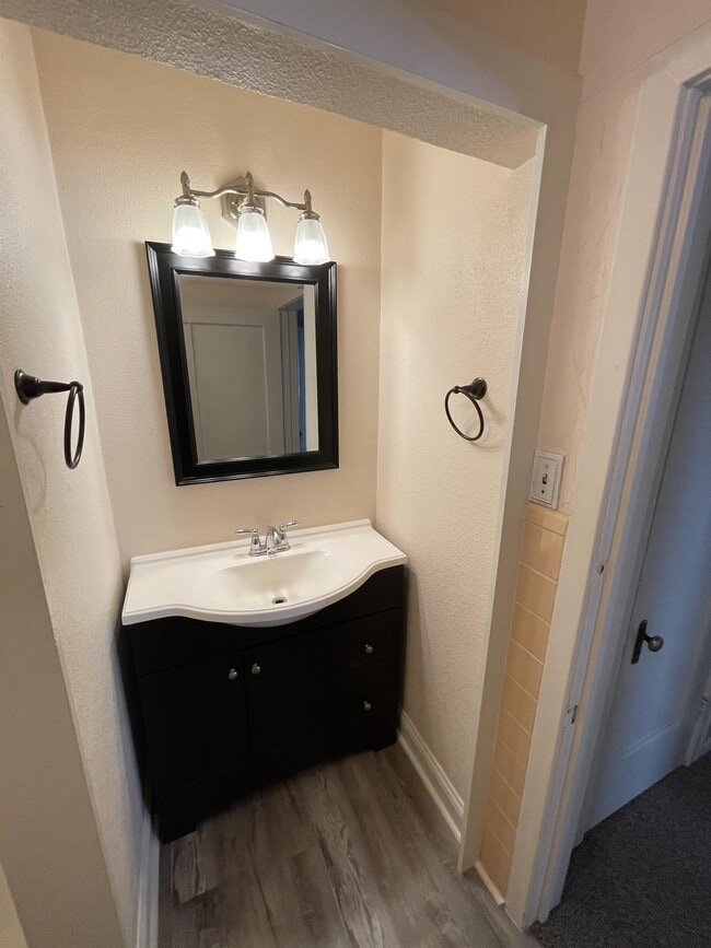 Building Photo - 935 Allen Ave