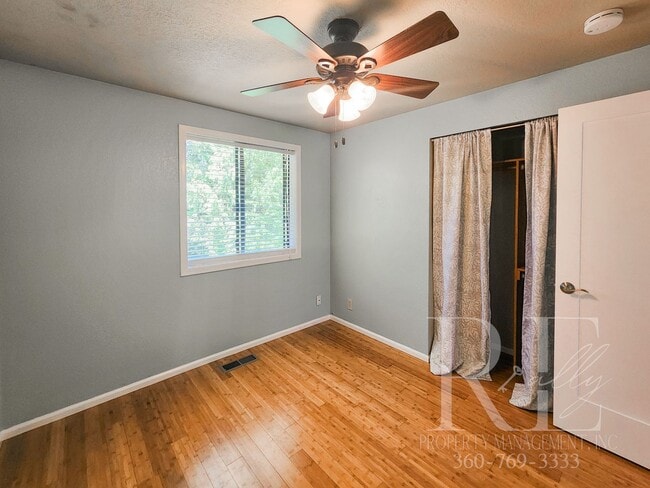 Building Photo - Ridgetop Home in Quiet Neighborhood