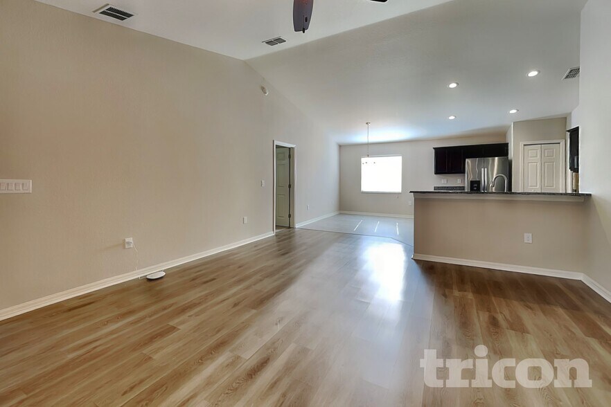 Building Photo - 505 Interlock St