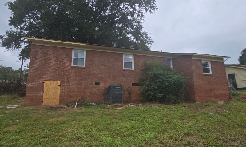 Building Photo - 235 Roseborough Rd
