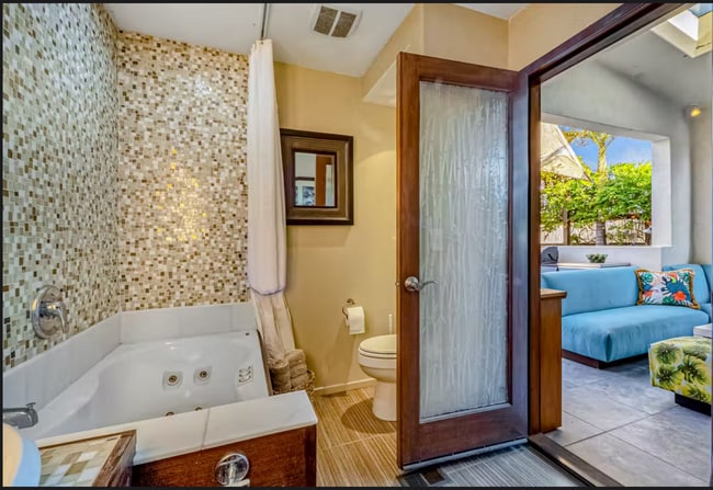 Building Photo - Beautiful Furnished Home 2 Blocks from the...