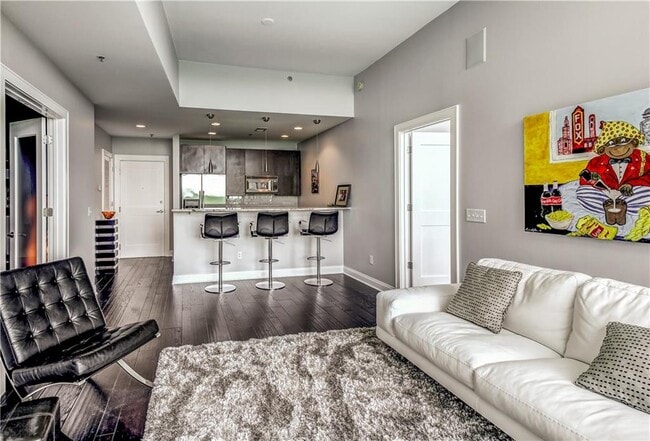 Building Photo - 905 Juniper St NE