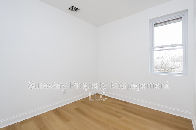 Building Photo - 300 Monroe Ave