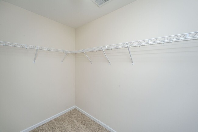 Building Photo - 201 Bigleaf Ct