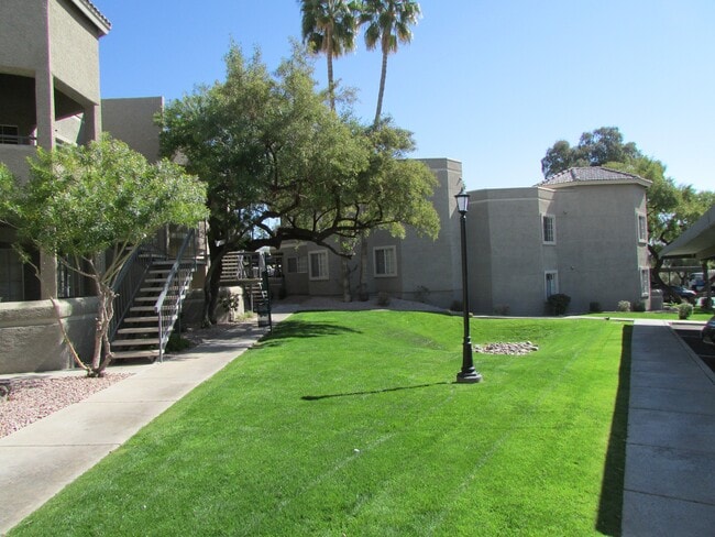 Building Photo - 1720 E Thunderbird Rd