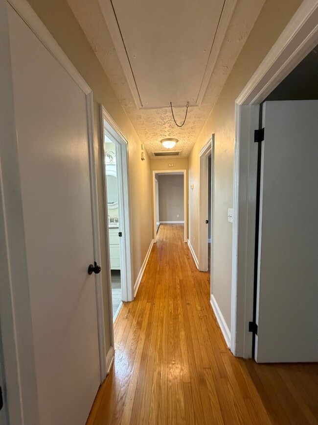 Building Photo - Nice 3 bedroom/1.5 bath home for rent in E. Morristown, Tennessee