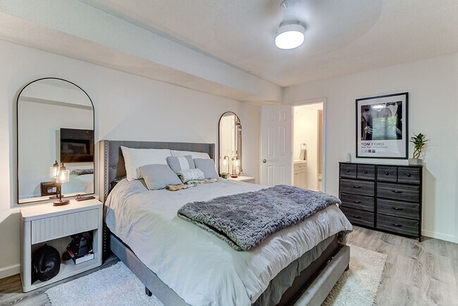 Building Photo - COMING SOON - Spacious Updated Condo in Great Location!