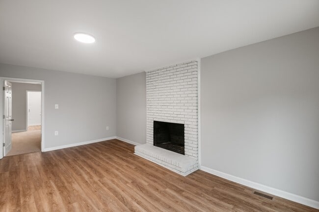 Building Photo - 102 Burdock Cir