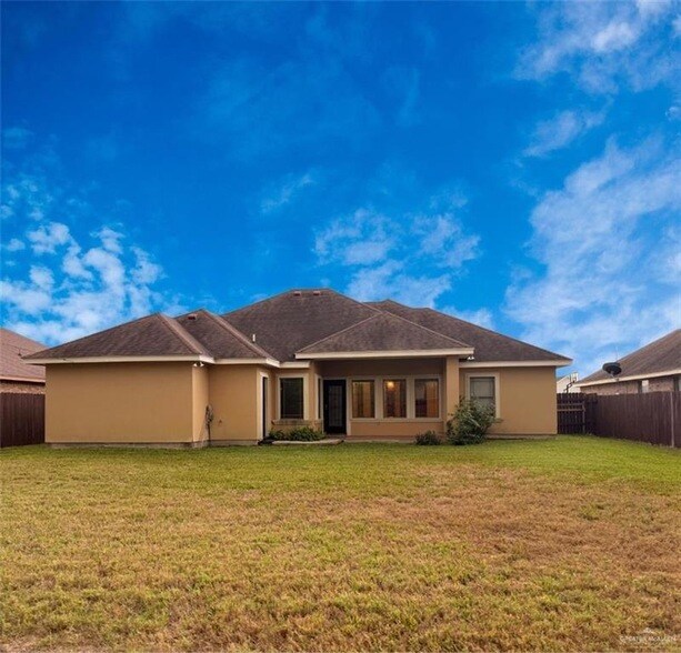 Building Photo - 1501 Granada Cir