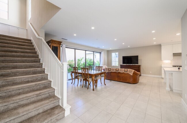 Building Photo - 3bedroom/3 bath/Gated Orchard Hill/Detached House for rent