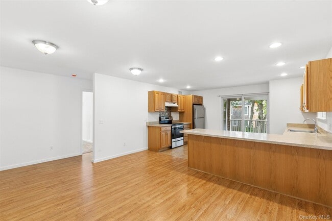 Building Photo - 415 1st St
