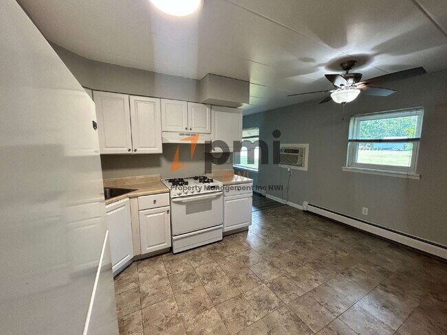 Building Photo - Modern 1 Bedroom Apartment in the Heart of...