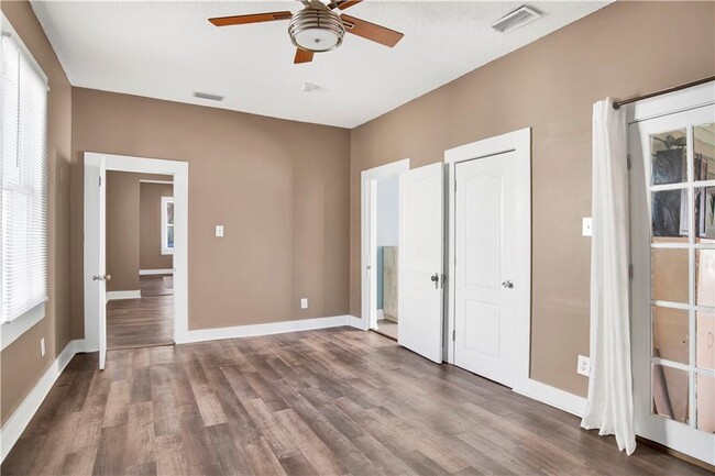 Building Photo - 112 Espejo St