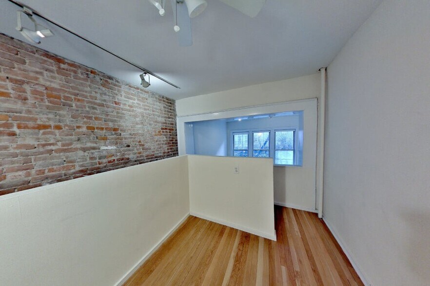 Building Photo - 350 W 21st St