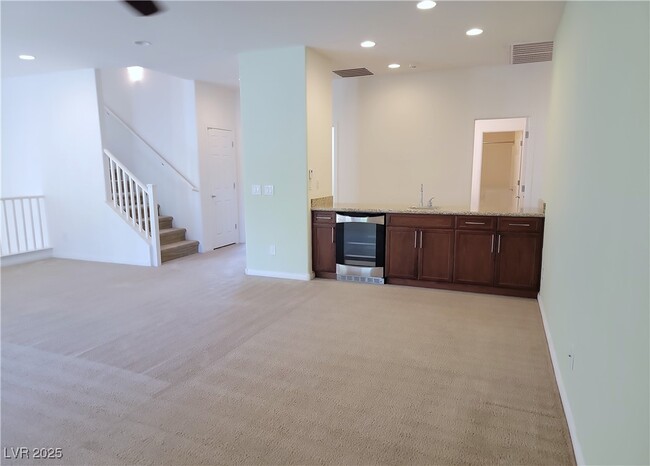Building Photo - 10465 Saddle Mountain St
