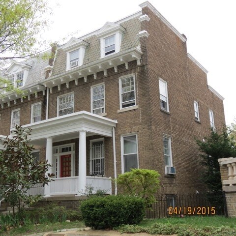 Building Photo - 1662 Hobart St NW
