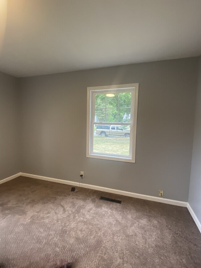 Building Photo - 408 E Broadwell St