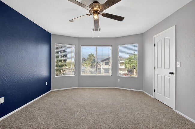 Building Photo - Gilbert Living with Private Pool