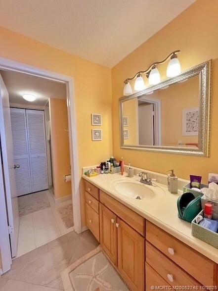 Building Photo - 7410 S Ocean Dr