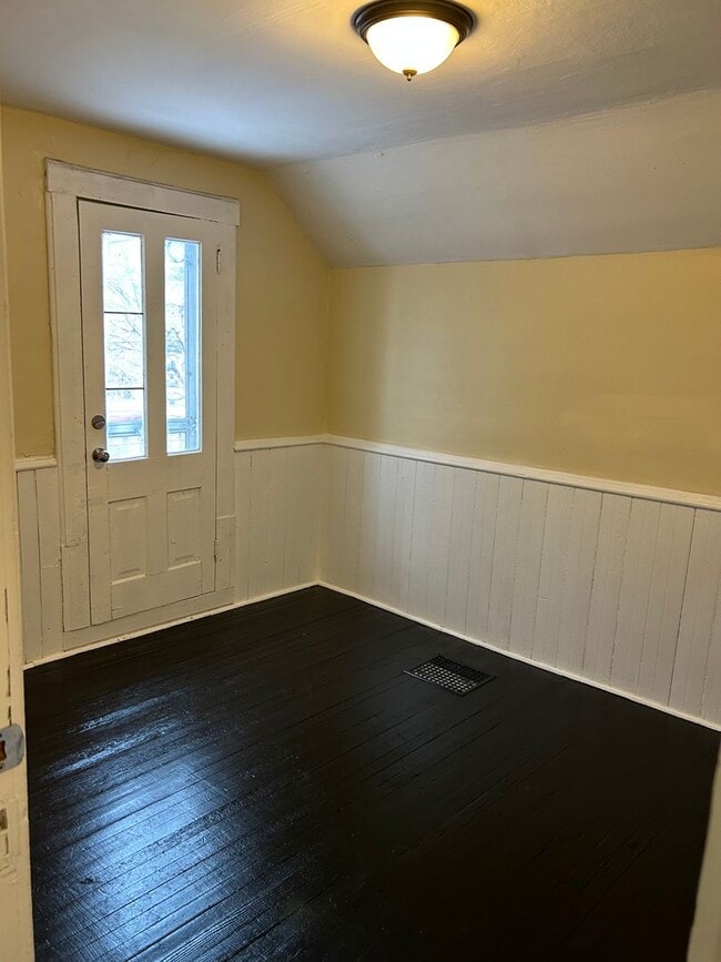 Building Photo - 3 bedrooms 1 bathroom house by Augsburg Un...