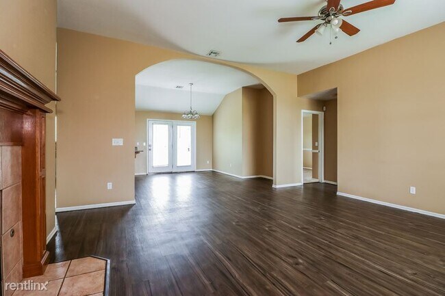 Building Photo - 3 br, 2 bath House - 2725 Tioga Circle