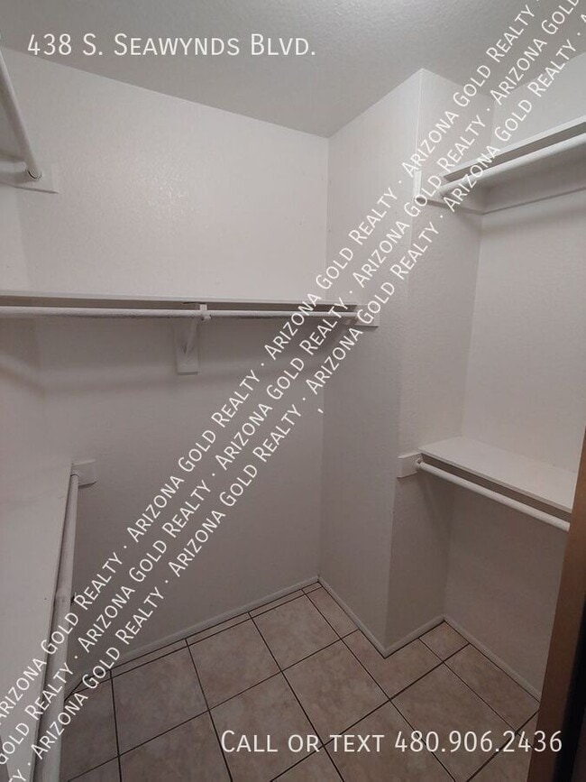 Building Photo - 438 S Seawynds Blvd