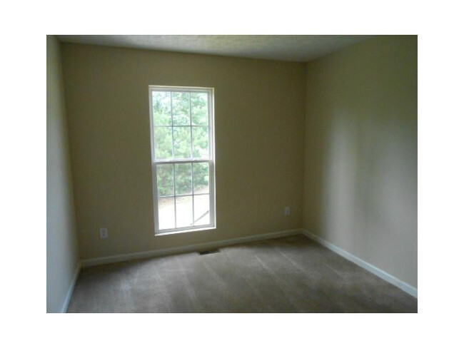 Building Photo - 2437 Piering Dr