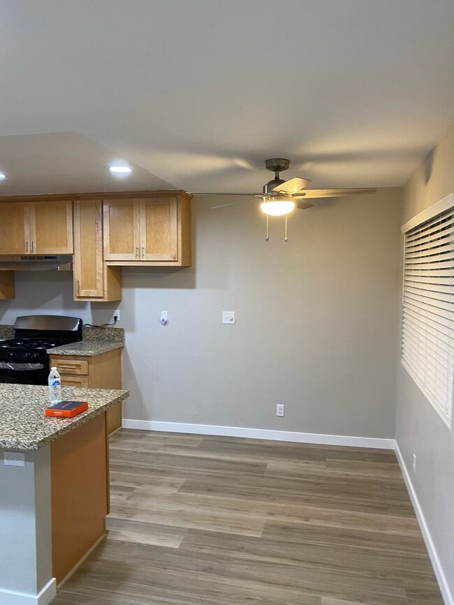 Building Photo - 1 Bed 1 Bath Remodeled Condo for Rent in Lawndale with ALL Utilities included