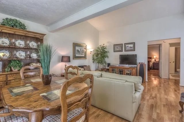 Building Photo - 810 Bellevue Rd