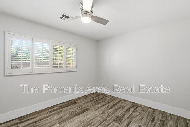 Building Photo - 447 E Carson Dr