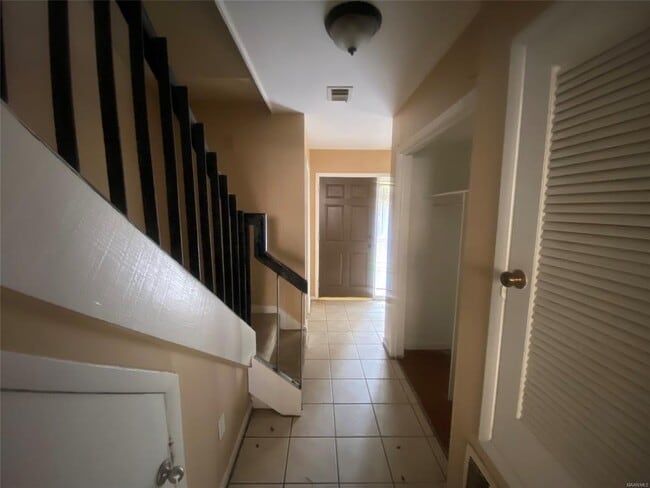 Building Photo - 2440 Price St