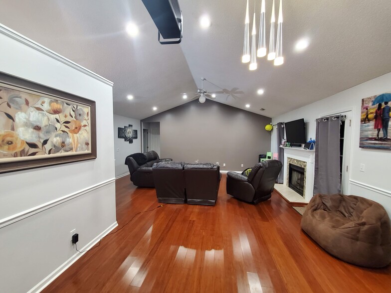 Building Photo - 6 Valley Glen Ct