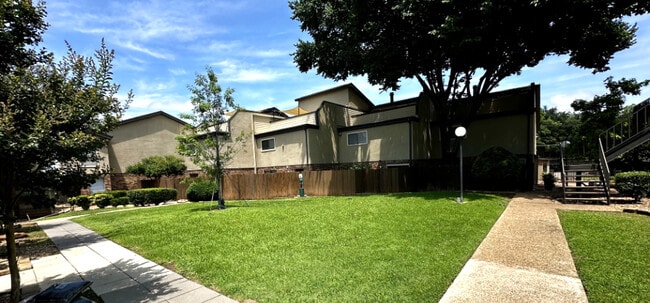 Building Photo - 6723 Eastridge Dr