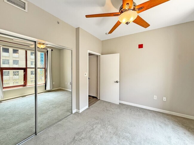 Building Photo - Beautiful 2B/2BA Downtown Corner Unit Cond...