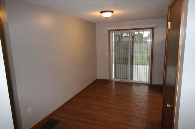 Building Photo - 6903 N Cincinnati St