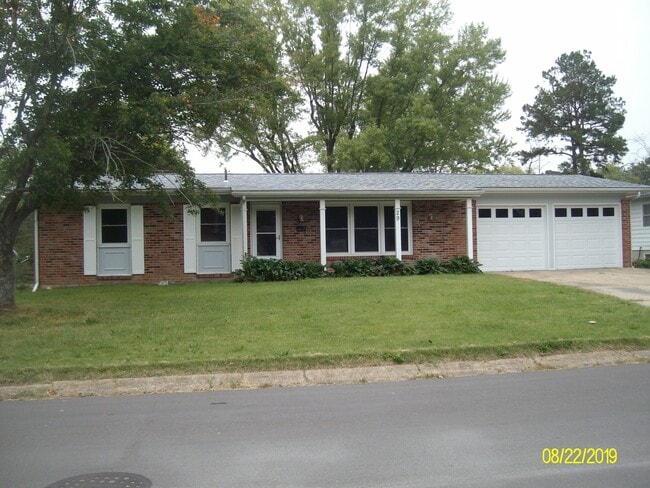 Building Photo - 3 bd-1 1/2 bath