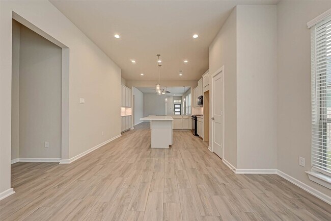 Building Photo - 348 Rise Ln