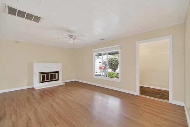 Building Photo - 259 Gloria Dr