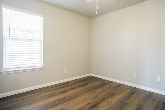Building Photo - 10500 Aransas Dr