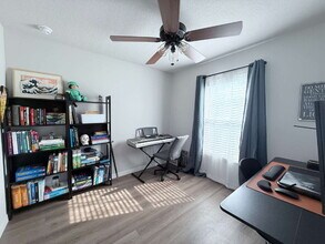 Building Photo - 4 bedroom and 2 Bathroom House