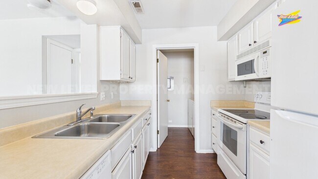 Building Photo - 1717 S Cypress St