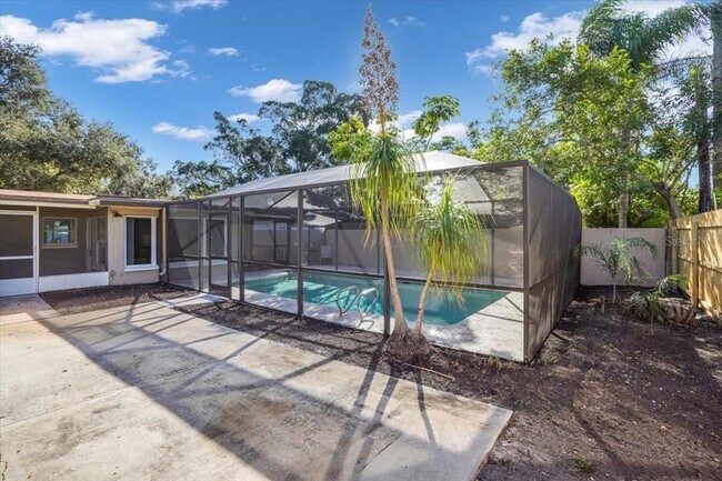 Building Photo - 1452 S Evergreen Ave