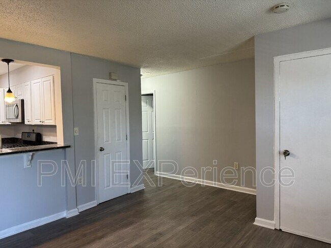 Building Photo - 3815 Swann Rd